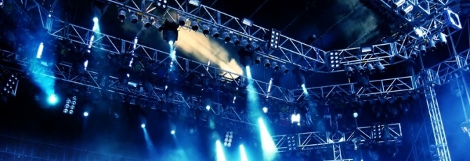 Lichttechnik auf Open-Air B�hne bei Konzert