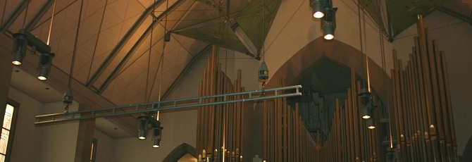 B�hnentechnik: Kettenz�ge und Traversen f�r die Stiftskirche in Stuttgart
